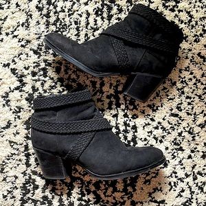 Black braided bootie. Women Size 10.